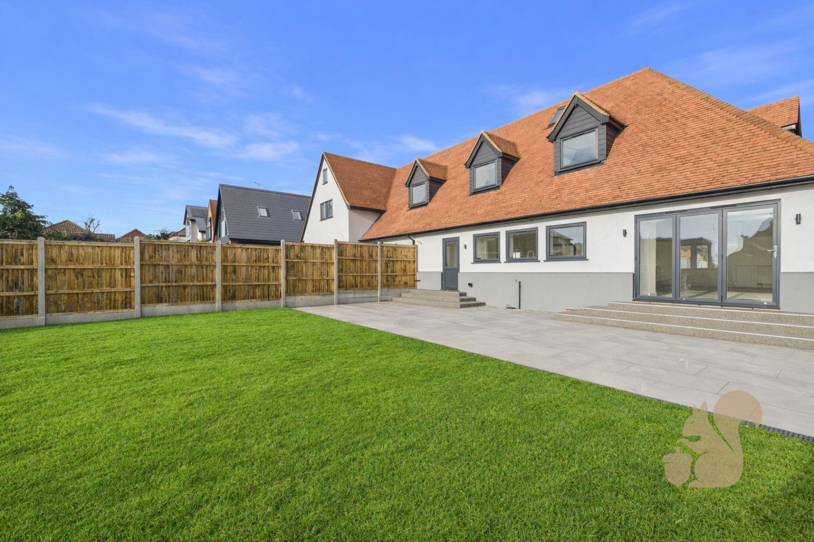 8 Kingsland - Rear Garden.jpg